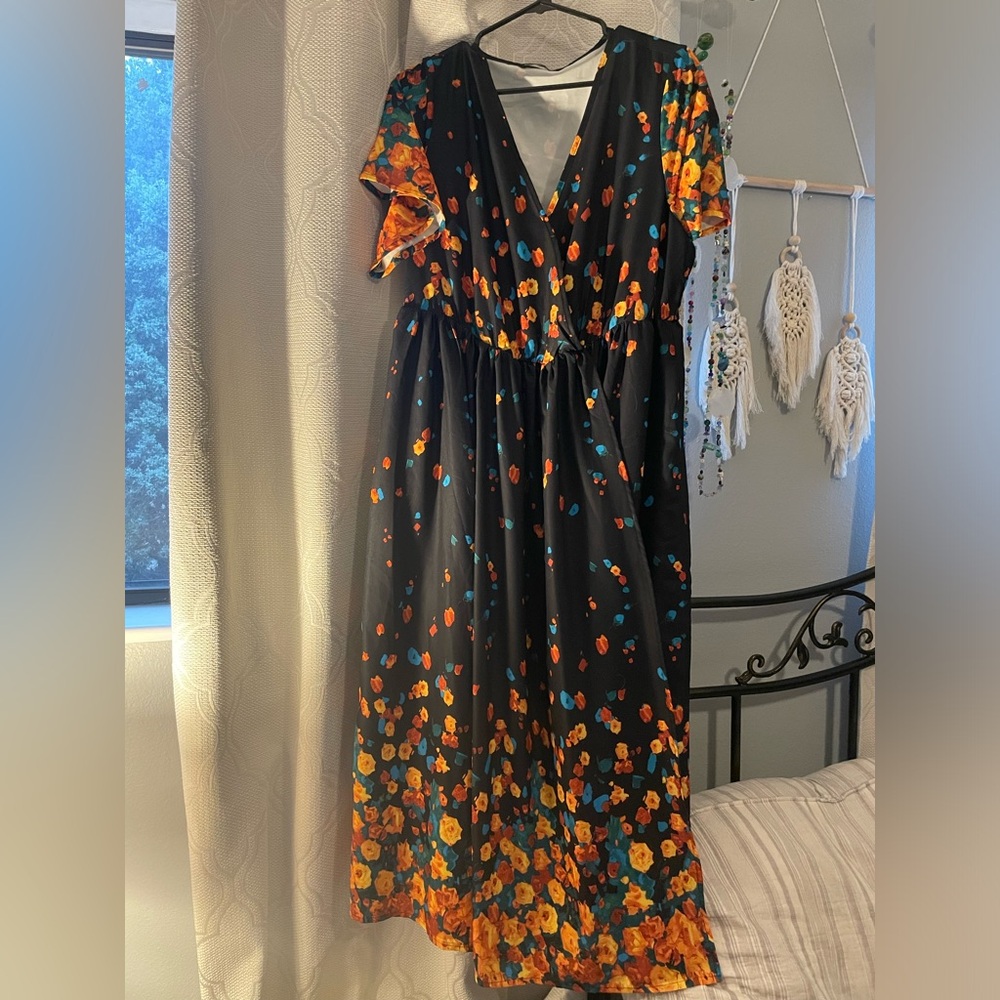 Bloomchic v- neck flutter sleeve dress 14-16
